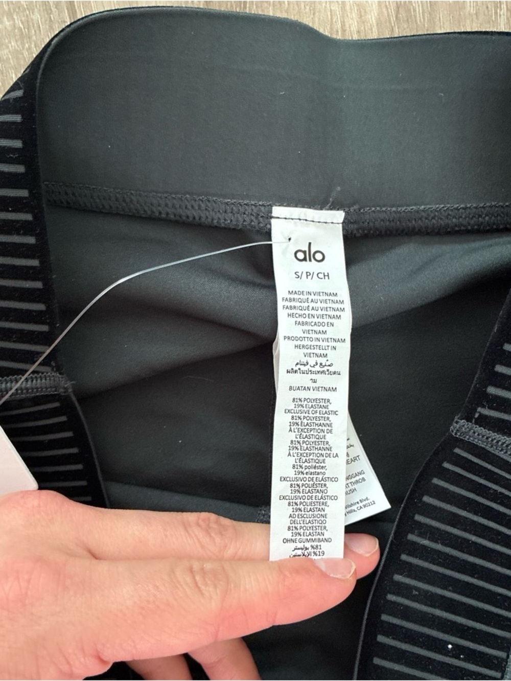 ALO Yoga Women's Black/ Dark Green Sports Bra & Legging Set! size S! super cute! - Picture 5 of 7